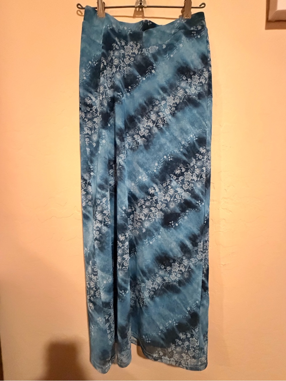 Urban Outfitters UO Gwen Blue Floral V-Front Midi Skirt XS
